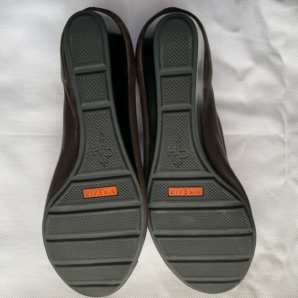 COLE HAAN DARK BROWN HEELS  9.5 M - Picture 4 of 9
